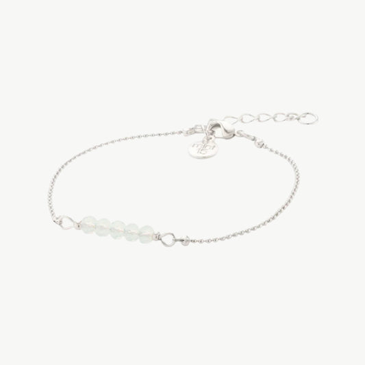 Wit-opaal kleurige facet kralenarmband zilver