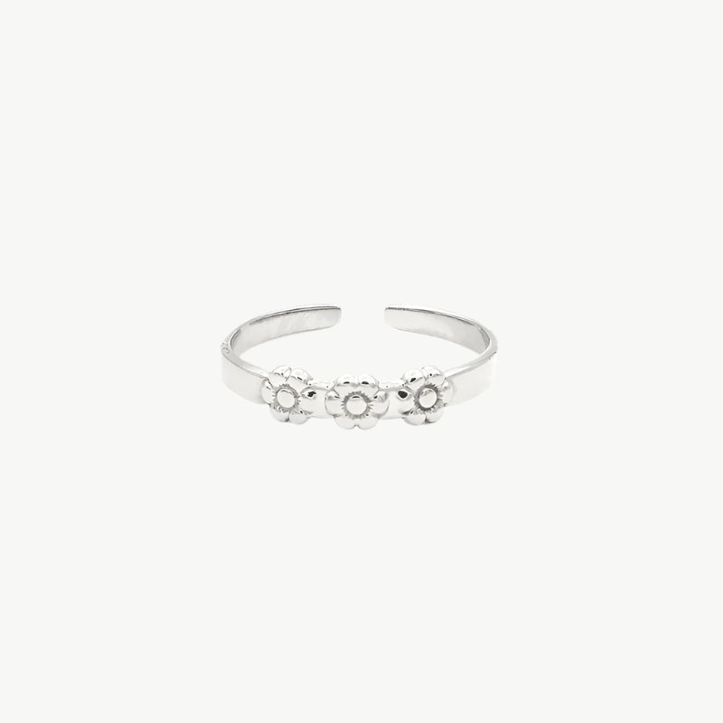 Ring met bloemen zilverkleurig