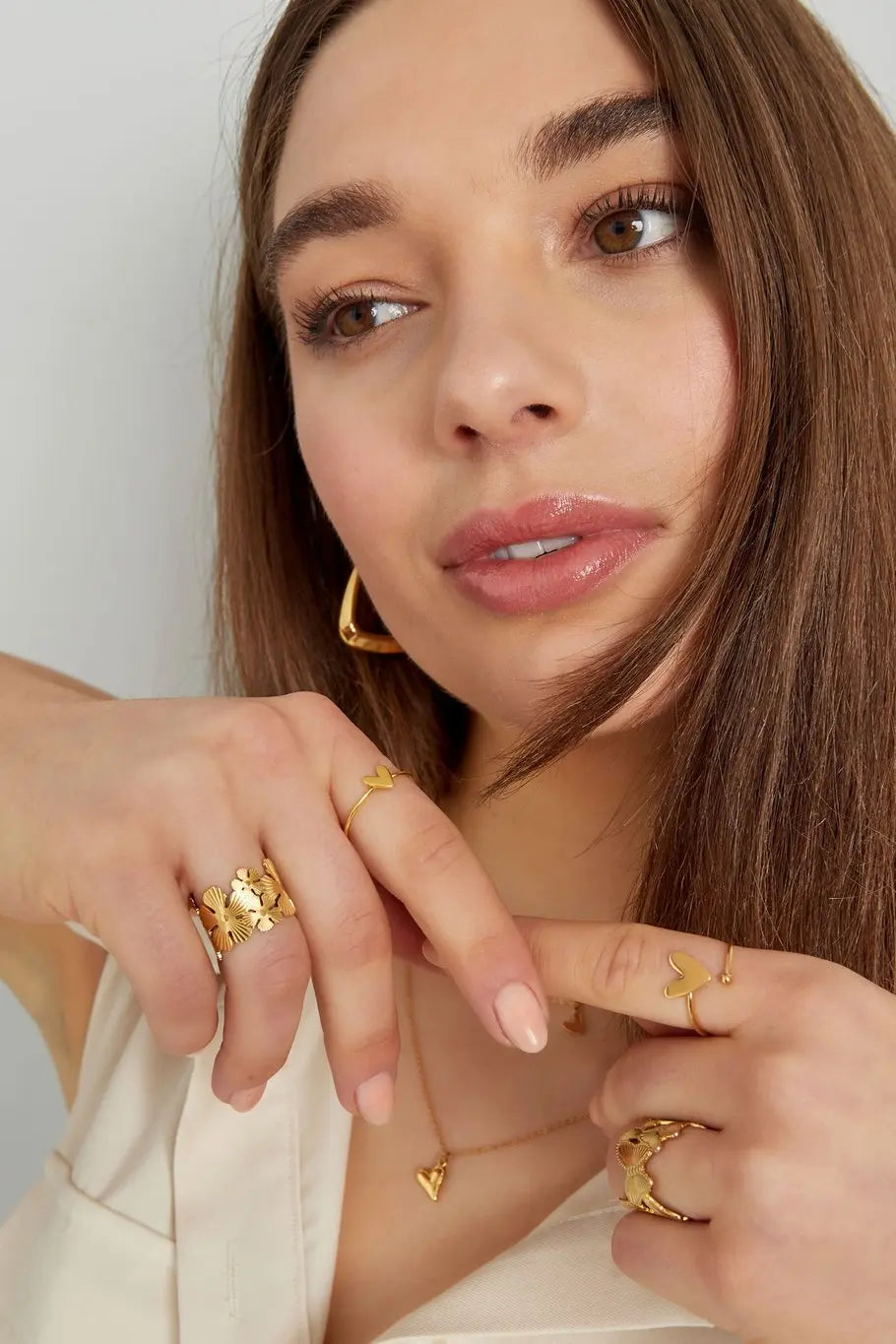 ring met hartje op model