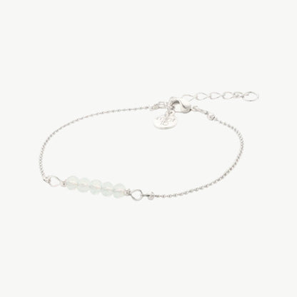 Wit-opaal kleurige facet kralenarmband zilver