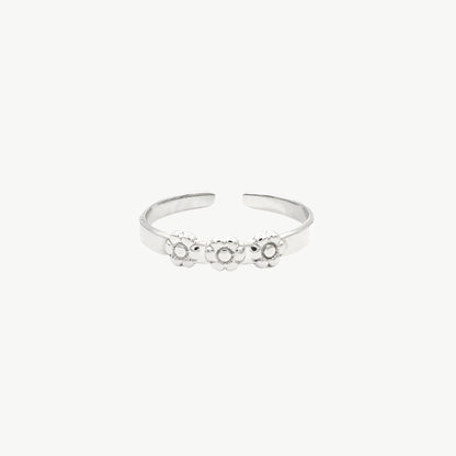 Ring met bloemen zilverkleurig